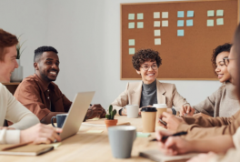 选拼多多客服外包还是自聘客服